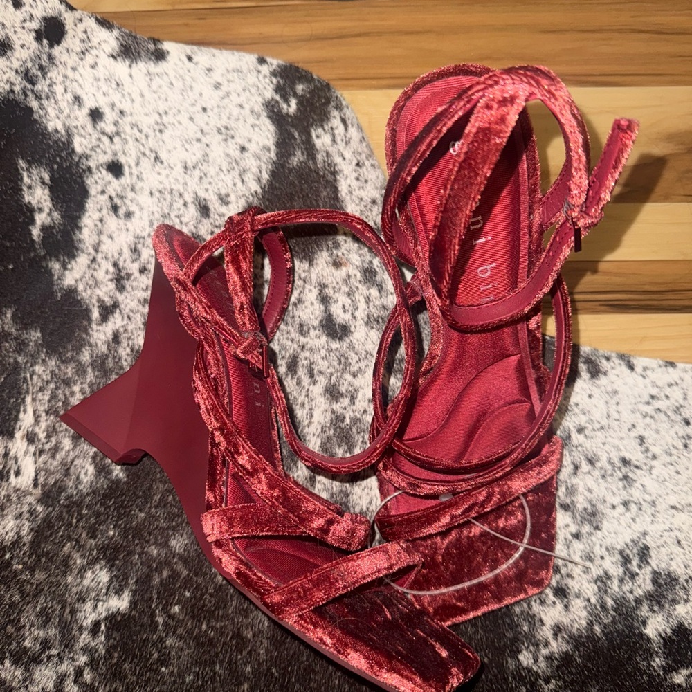 Gianni Bini Red Velvet Strappy Heels